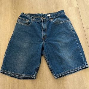 Mens jean Levi shorts, size 34